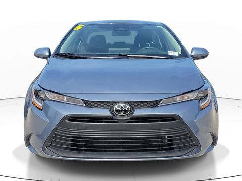 Used 2025 Toyota Corolla LE FWD image 2