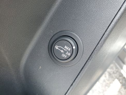 Used 2024 Chevrolet Equinox LT FWD image 13
