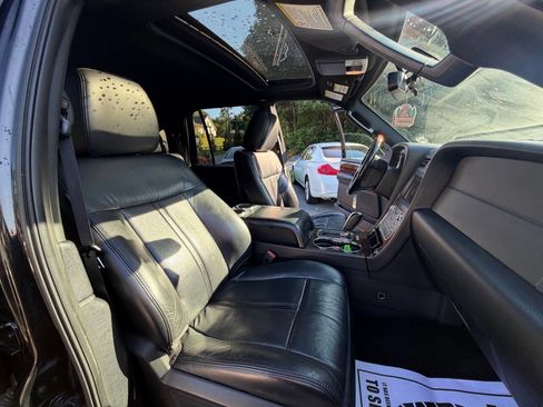 Used 2015 Lincoln Navigator 2WD image 18