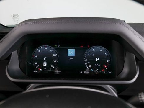 Used 2025 Land Rover Defender 90 X-Dynamic SE AWD/4WD image 18