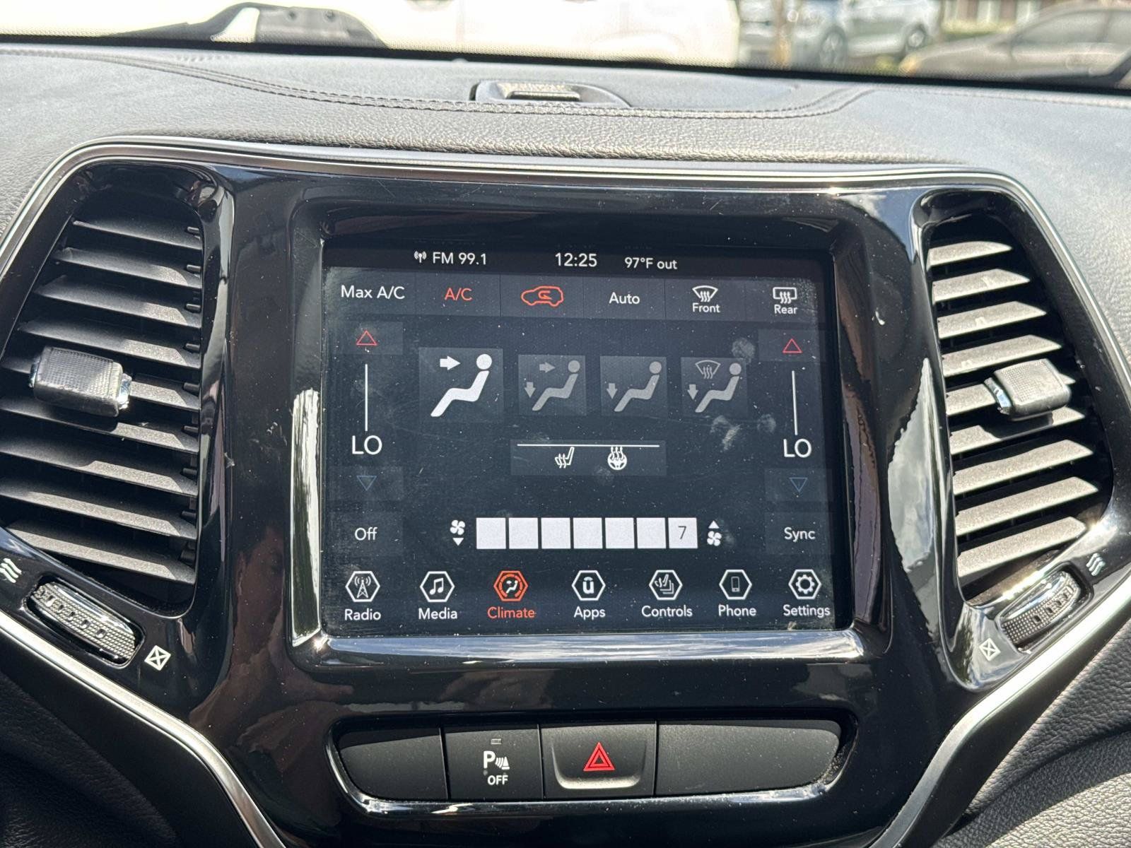 Used 2020 Jeep Cherokee Limited FWD image 30