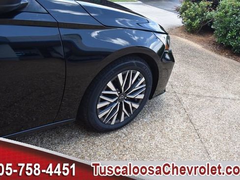 Used 2024 Nissan Altima 2.5 SV FWD image 12