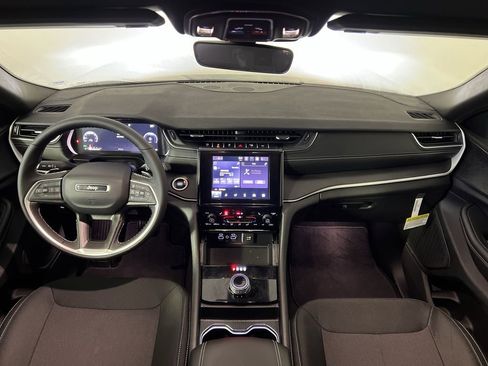 New 2025 Jeep Grand Cherokee Laredo image 27