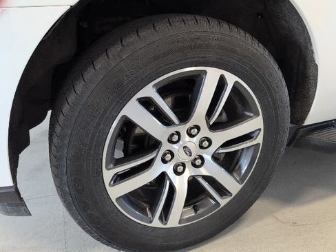 Used 2024 Ford Expedition Limited AWD/4WD image 7