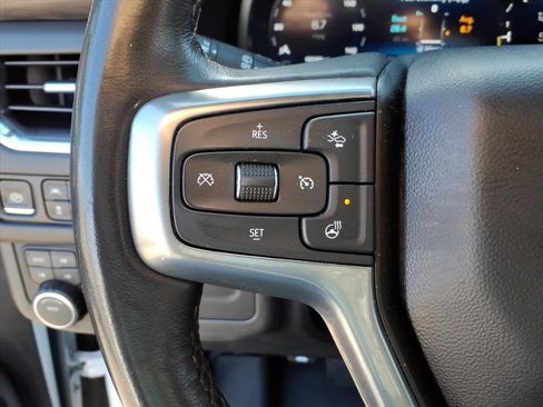 Used 2022 Chevrolet Suburban Z71 w/ Luxury Package image 21