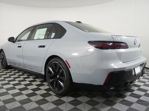 Used 2026 BMW i7 eDrive50 w/ M Sport Package RWD image 3