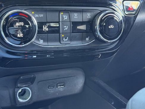 Used 2025 Chevrolet Trax LT w/ LT Convenience Package image 24