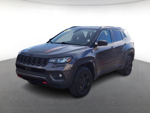 Used 2023 Jeep Compass Trailhawk image 2