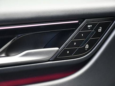 Certified 2025 Porsche Macan 4S Electric AWD/4WD image 40