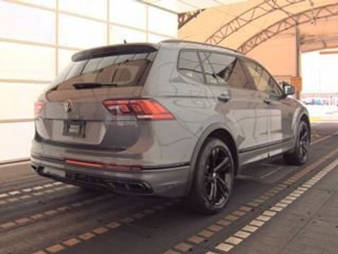 Used 2023 Volkswagen Tiguan SE R-Line AWD/4WD image 6