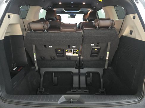 Used 2024 Toyota Sienna Platinum image 15