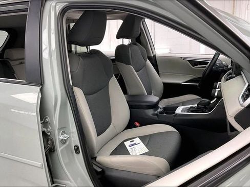 Used 2020 Toyota RAV4 XLE w/ Convenience Package image 7