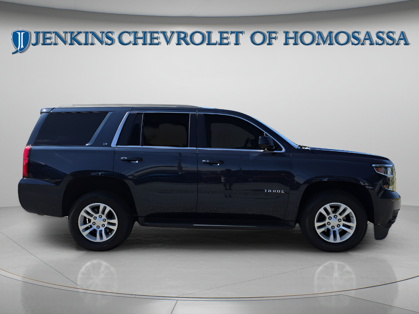 Used 2020 Chevrolet Tahoe LT w/ Luxury Package RWD image 3