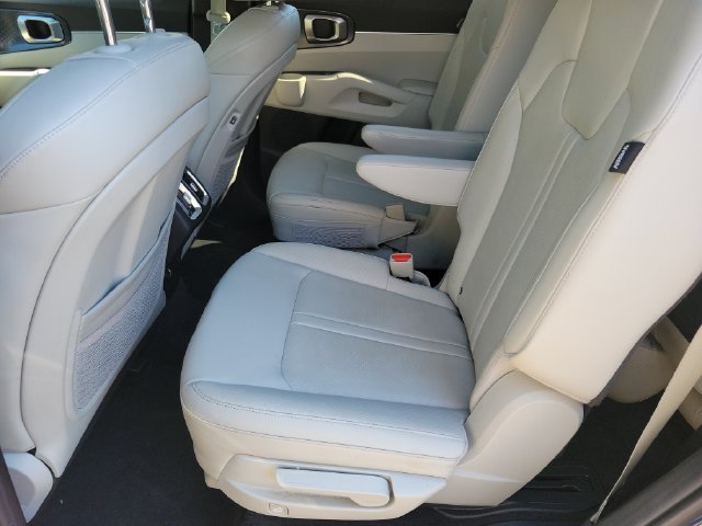 Used 2025 Kia Sorento EX w/ Panoramic Sunroof Package FWD image 17