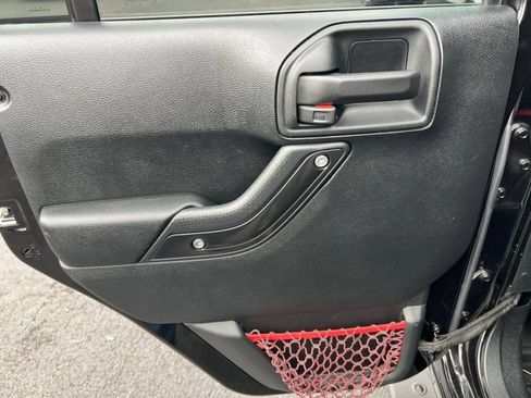 Used 2018 Jeep Wrangler Unlimited Rubicon AWD/4WD image 18