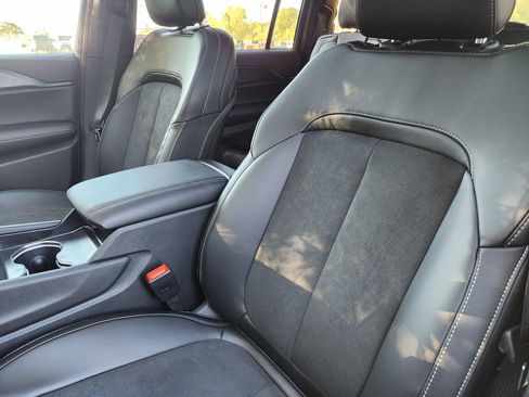 New 2025 Jeep Grand Cherokee L Altitude image 21