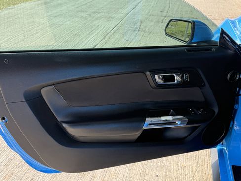 Used 2017 Ford Mustang Coupe image 18