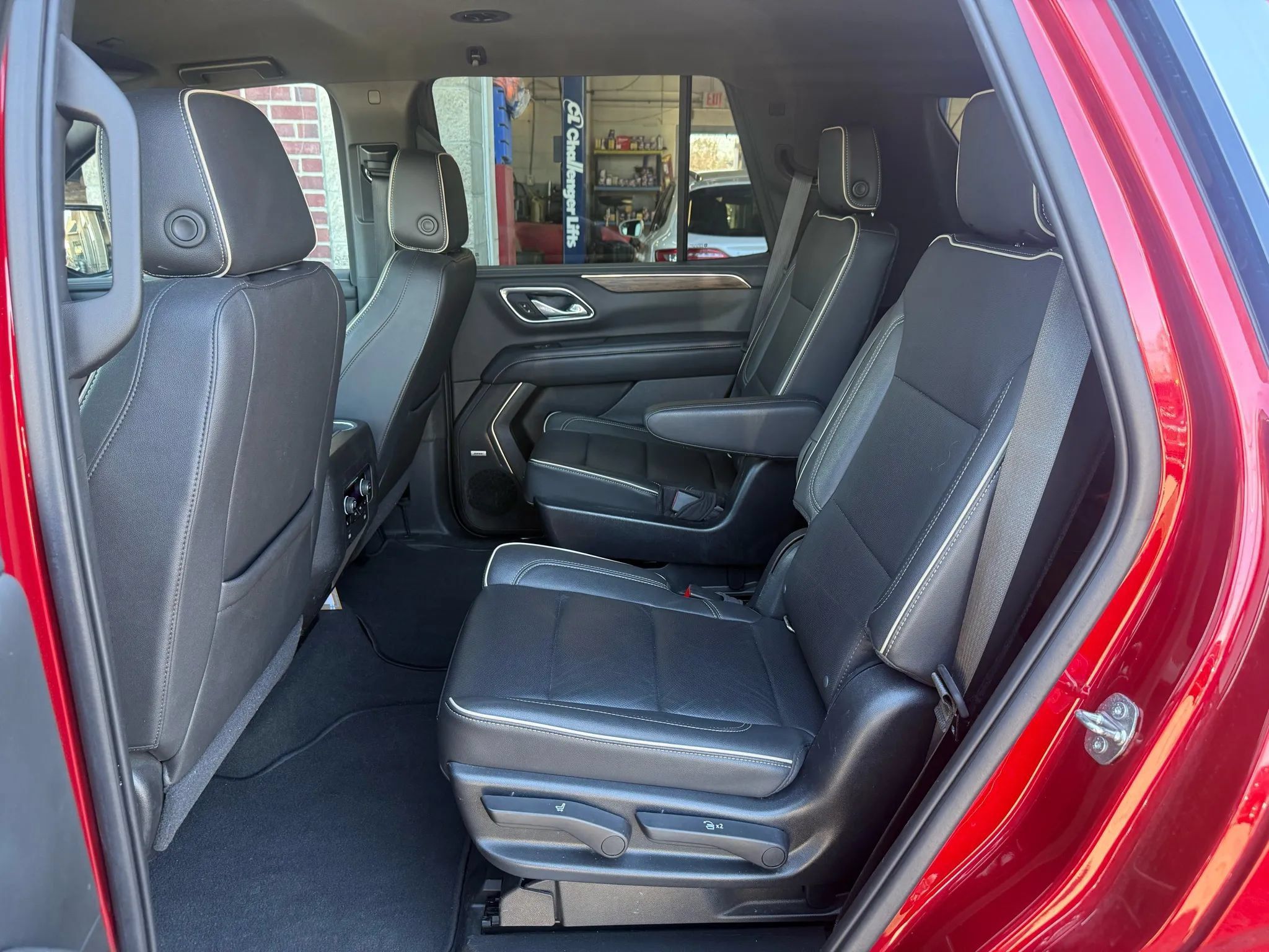 Used 2021 Chevrolet Tahoe Premier AWD/4WD image 33