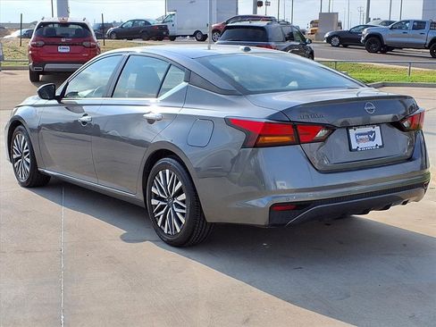Used 2024 Nissan Altima 2.5 SV image 5