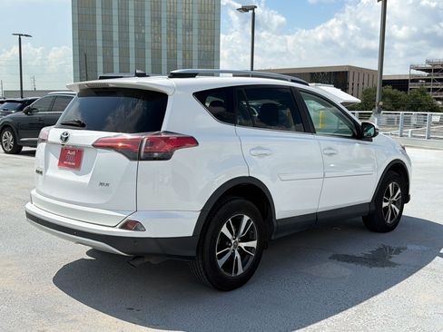 Used 2016 Toyota RAV4 XLE w/ Convenience Package FWD image 9