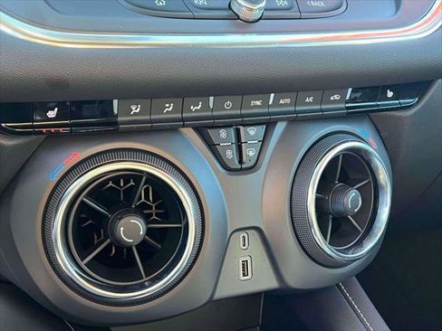 Used 2025 Chevrolet Blazer LT image 32