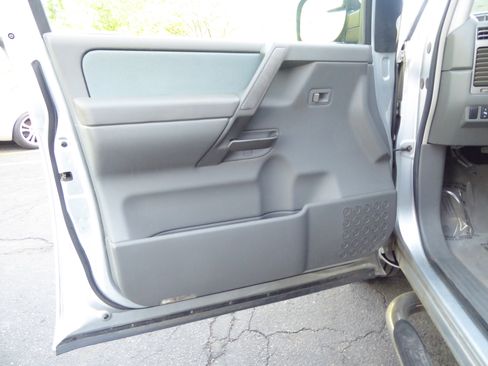 Used 2005 Nissan Titan SE RWD image 30