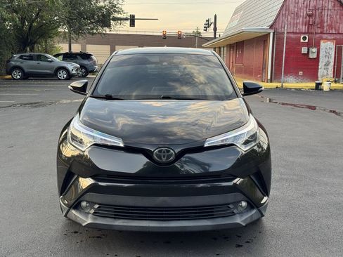 Used 2018 Toyota C-HR XLE FWD image 3
