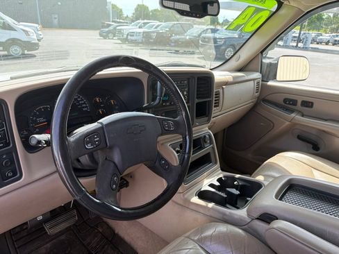 Used 2004 Chevrolet Silverado 2500 LT AWD/4WD image 10