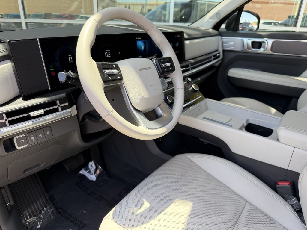 Used 2025 Hyundai Santa Fe SEL FWD image 30