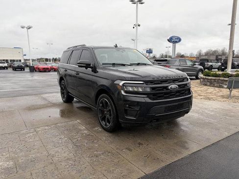 Certified 2022 Ford Expedition Limited image 4