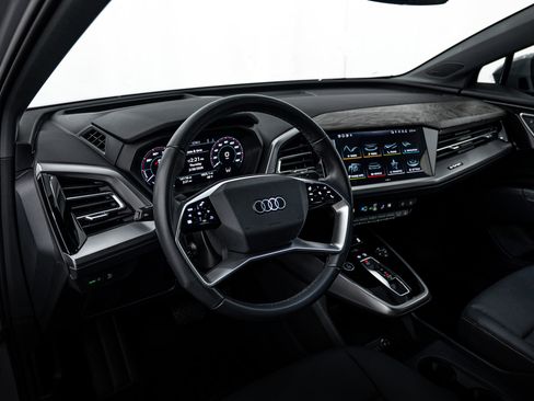 Certified 2023 Audi Q4 e-tron Prestige image 8