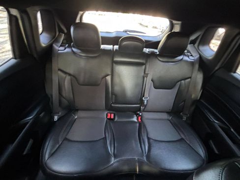 Used 2025 Jeep Compass Trailhawk AWD/4WD image 35