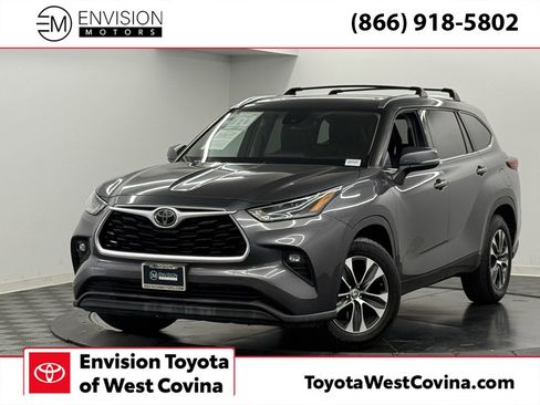 Used 2021 Toyota Highlander XLE image 1
