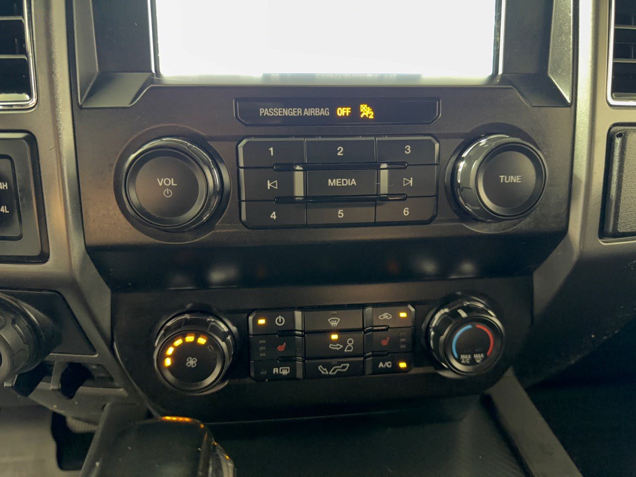 Used 2019 Ford F150 XLT w/ Equipment Group 302A Luxury AWD/4WD image 21