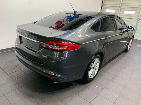 Used 2018 Ford Fusion SE w/ Fusion SE Technology Package image 3