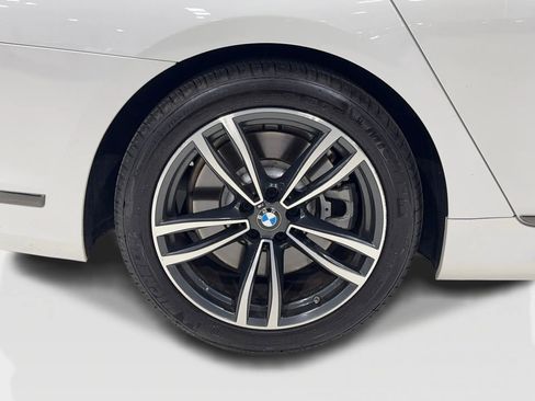 Used 2020 BMW 750i xDrive w/ Autobahn Package image 46