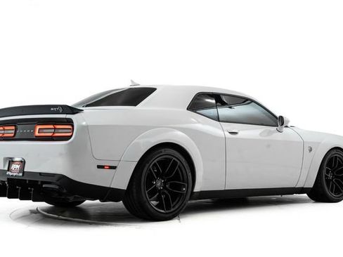 Used 2018 Dodge Challenger SRT Hellcat RWD image 4