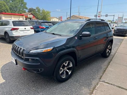 Used 2016 Jeep Cherokee Trailhawk w/ Comfort & Convenience Group AWD/4WD image 3
