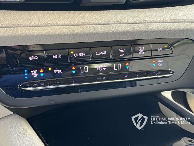 Used 2021 Buick Envision Avenir w/ Technology Package II AWD/4WD image 39