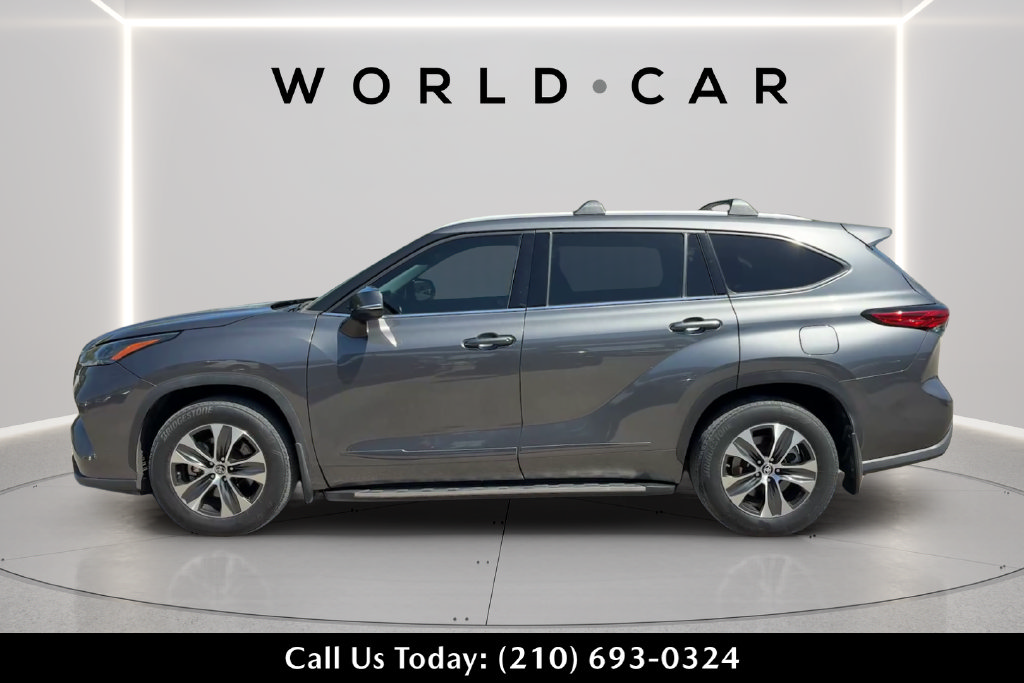 Used 2022 Toyota Highlander XLE FWD image 6