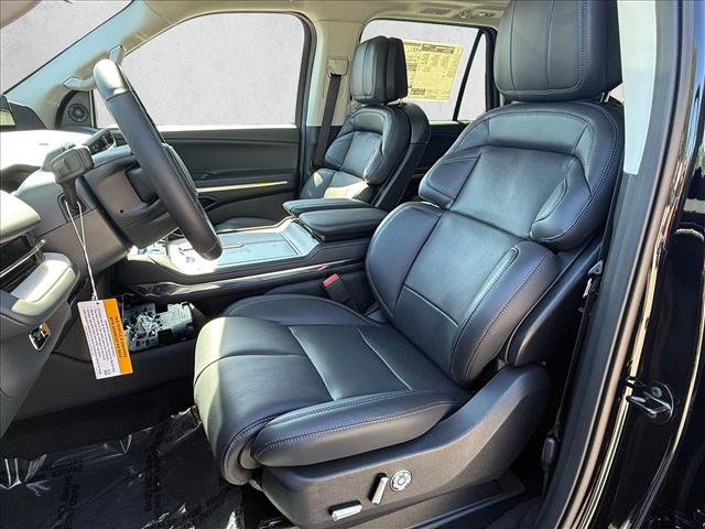 New 2027 Lincoln Navigator Reserve AWD/4WD image 4