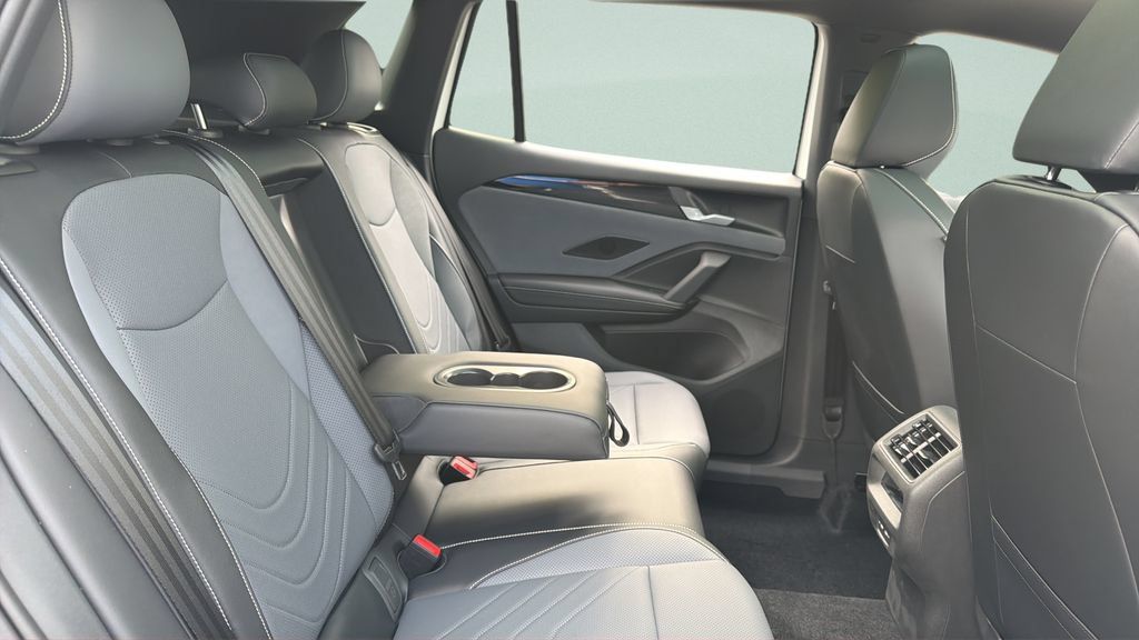 New 2026 Volkswagen Tiguan SE R-Line FWD image 31