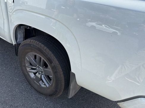 Used 2025 Nissan Frontier SV image 18