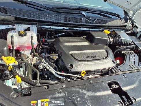 Used 2026 Chrysler Pacifica Limited FWD image 32