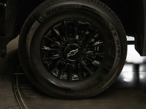 Used 2022 Chevrolet Silverado 2500 LTZ w/ LTZ Premium Package image 8
