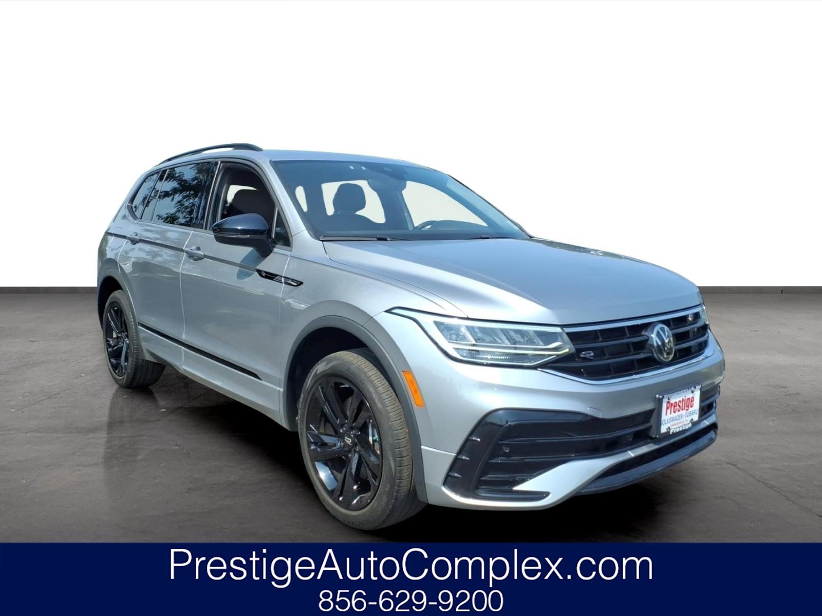 Certified 2024 Volkswagen Tiguan SE R-Line AWD/4WD image 1