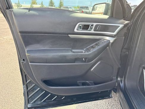 Used 2014 Ford Explorer XLT w/ Equipment Group 202A AWD/4WD image 19