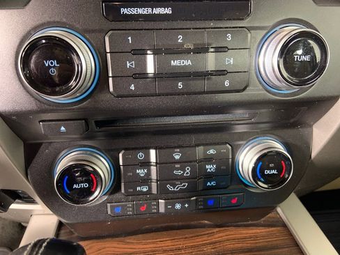 Used 2015 Ford F150 Lariat w/ Equipment Group 502A Luxury AWD/4WD image 16