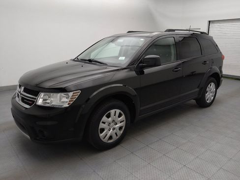 Used 2019 Dodge Journey SE w/ Connectivity Group AWD/4WD image 2
