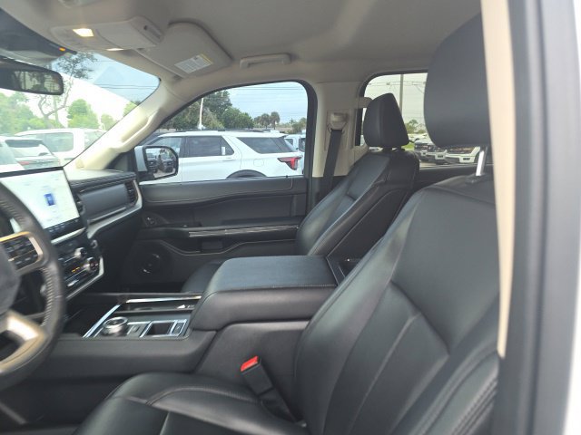 Used 2024 Ford Expedition XLT RWD image 8